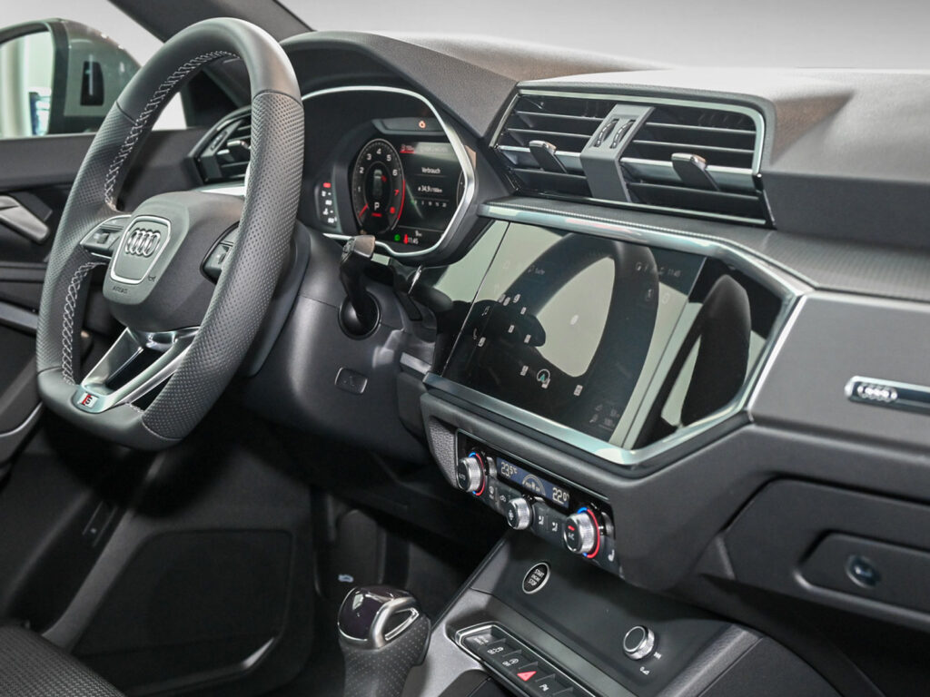 Audi Q3 Exposé-Bild 9