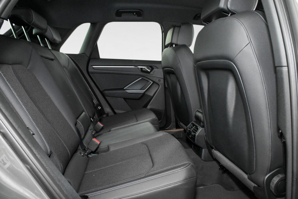 Audi Q3 Exposé-Bild 11