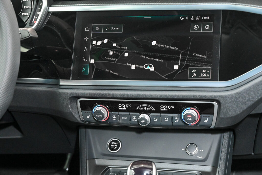 Audi Q3 Exposé-Bild 13