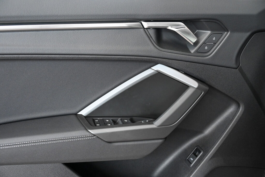 Audi Q3 Exposé-Bild 15