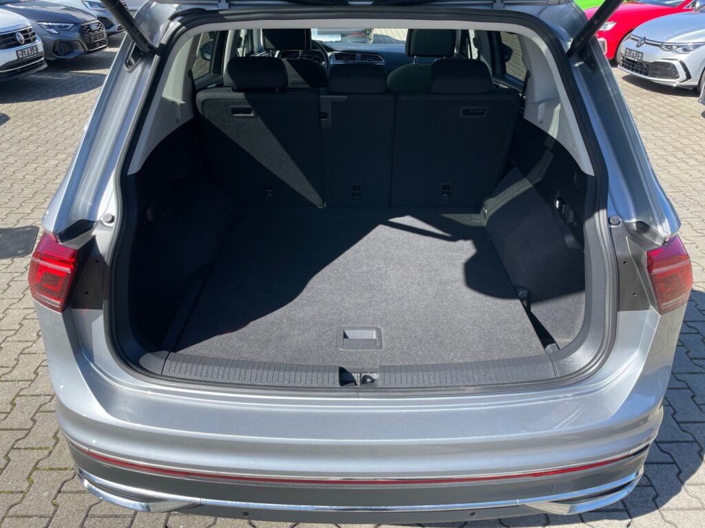 VW Tiguan Allspace Exposé-Bild 18