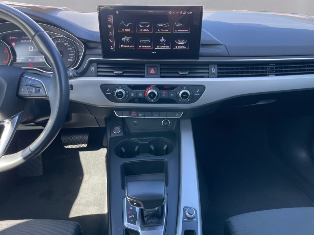 Audi A4 Exposé-Bild 11