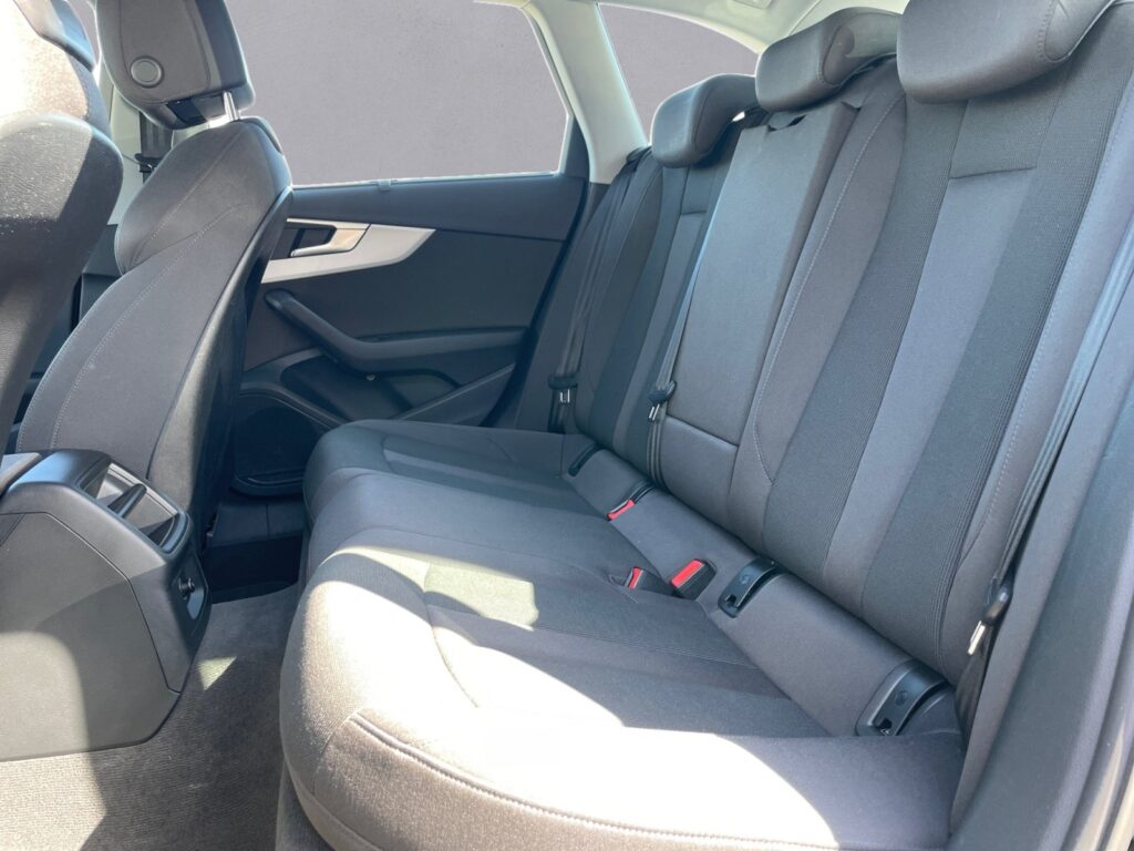 Audi A4 Exposé-Bild 13