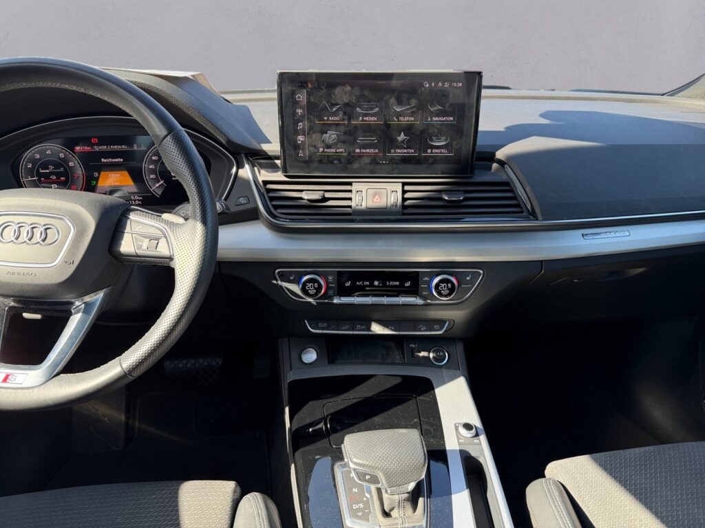Audi Q5 Exposé-Bild 11