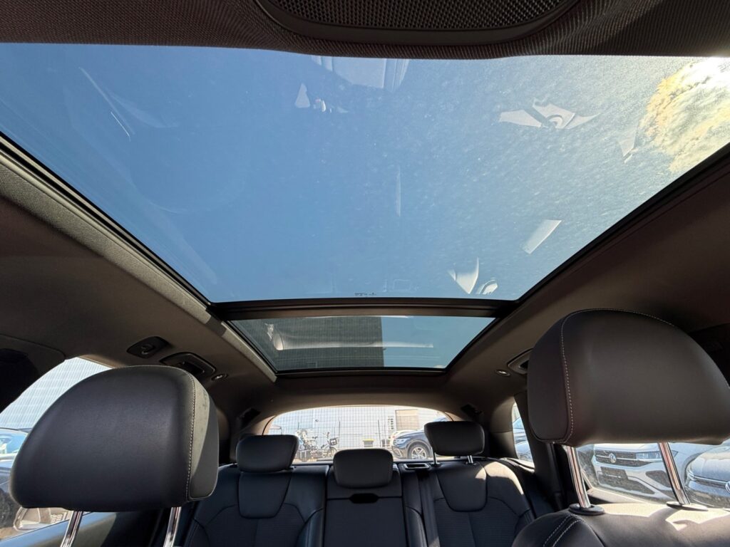 Audi Q5 Exposé-Bild 16