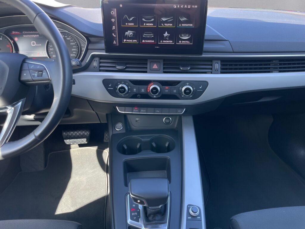 Audi A4 Exposé-Bild 11