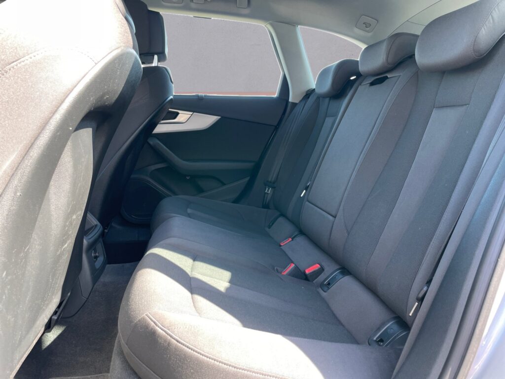 Audi A4 Exposé-Bild 13