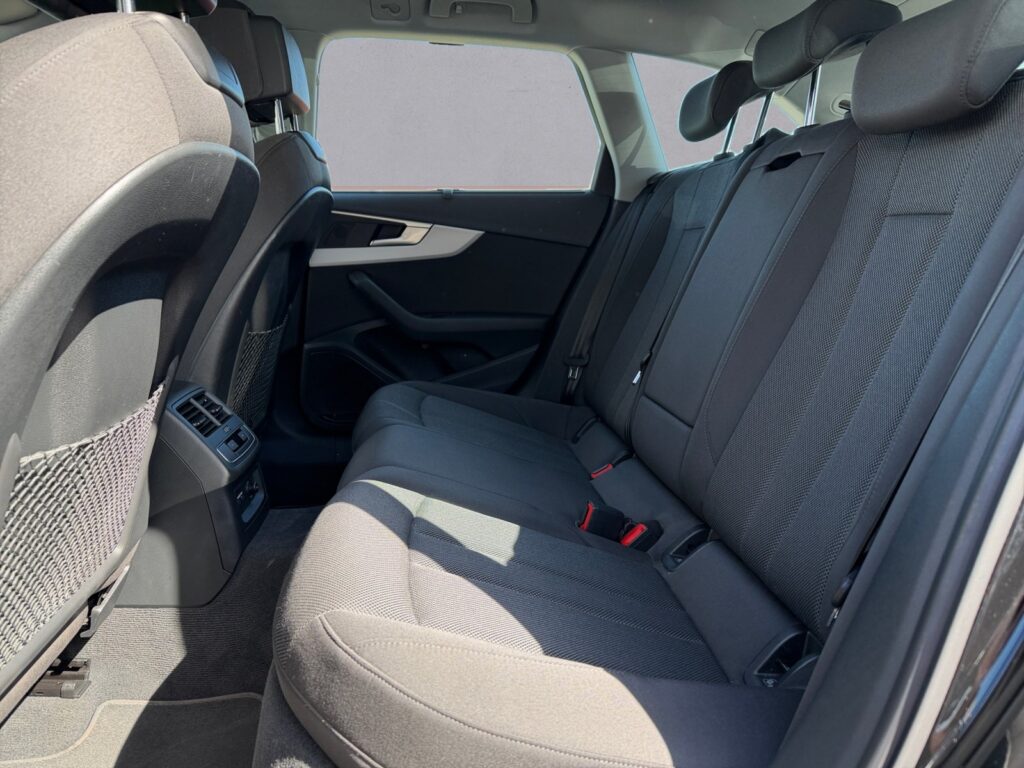 Audi A4 Exposé-Bild 13