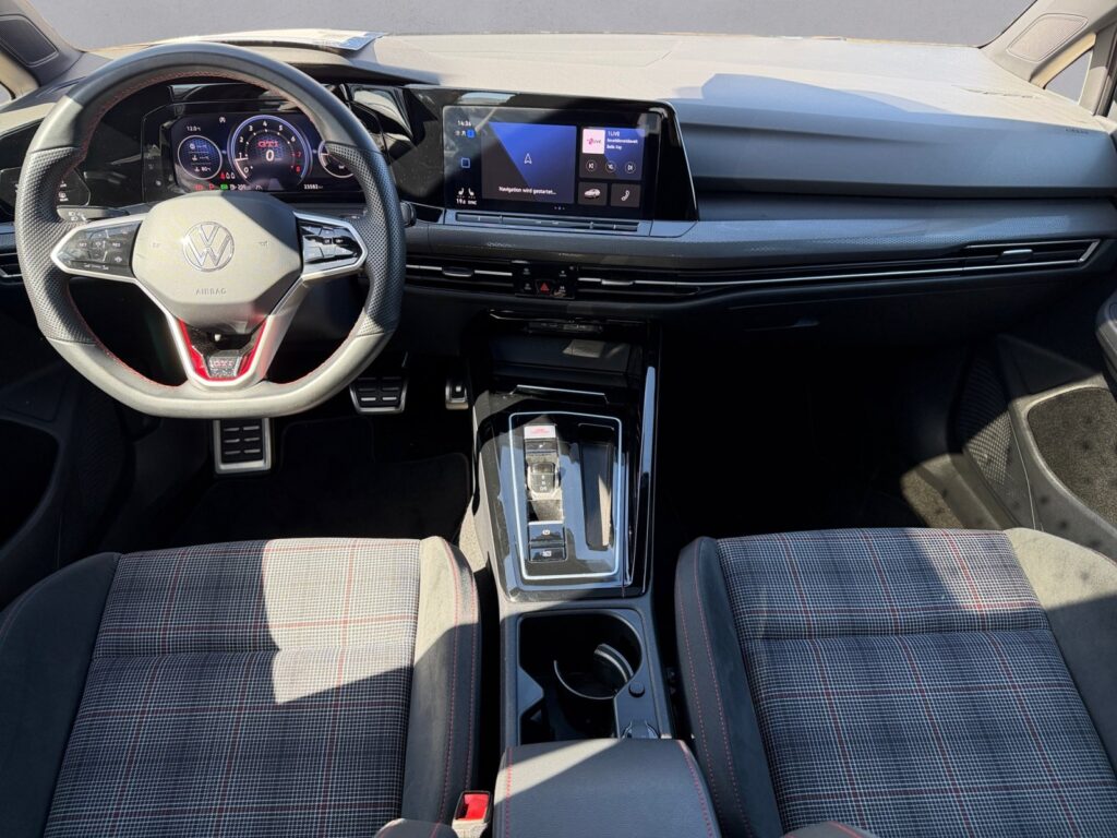 VW Golf Exposé-Bild 10