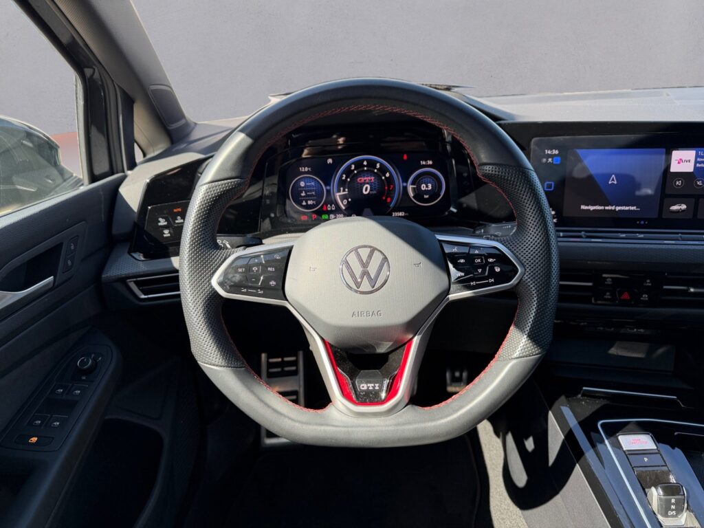 VW Golf Exposé-Bild 12