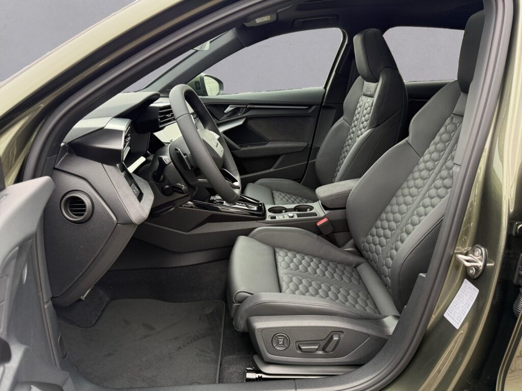 Audi RS3 Exposé-Bild 9