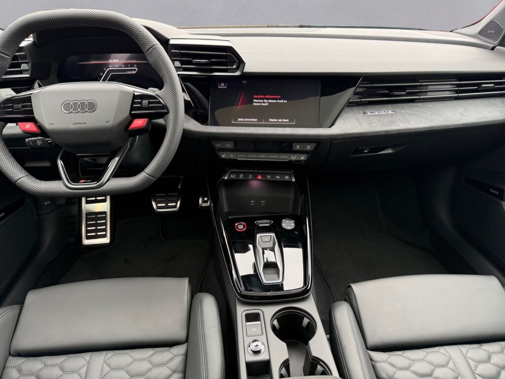 Audi RS3 Exposé-Bild 10