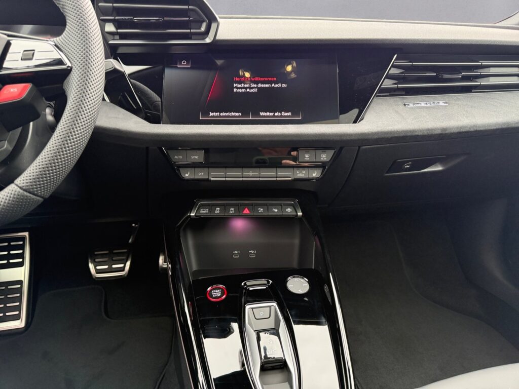 Audi RS3 Exposé-Bild 11