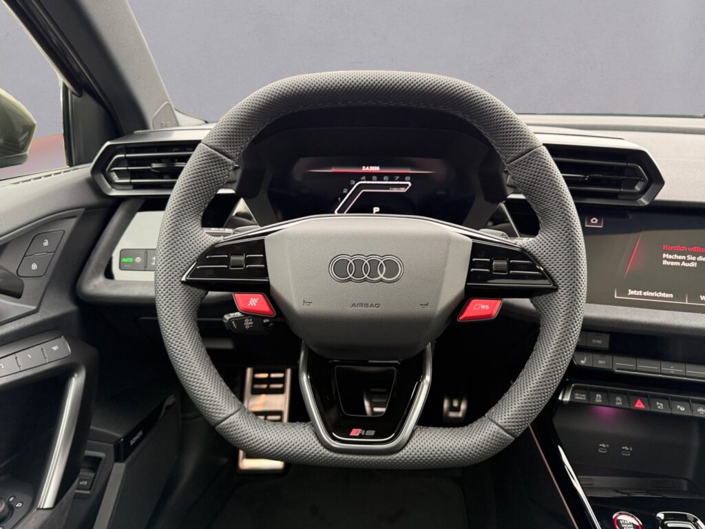 Audi RS3 Exposé-Bild 12