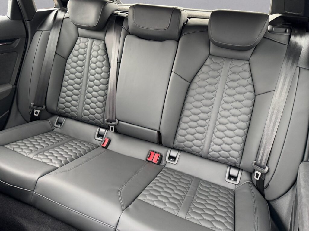 Audi RS3 Exposé-Bild 13