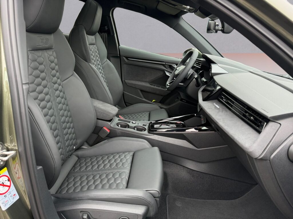 Audi RS3 Exposé-Bild 15