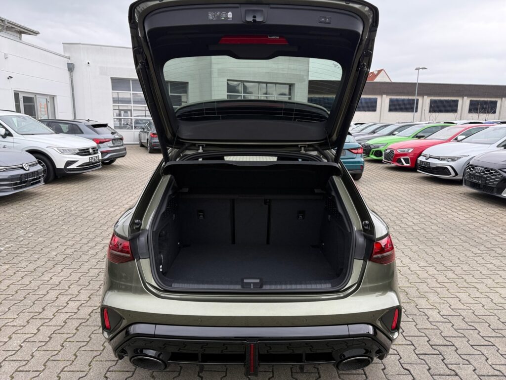 Audi RS3 Exposé-Bild 16