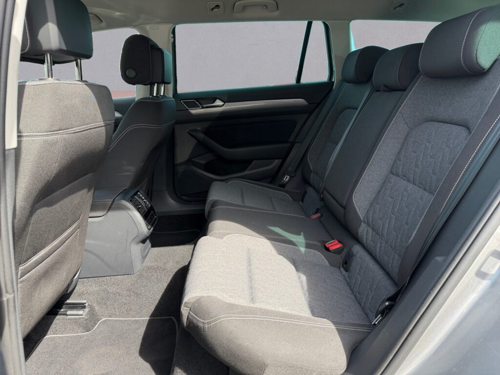 VW Passat Variant Exposé-Bild 12