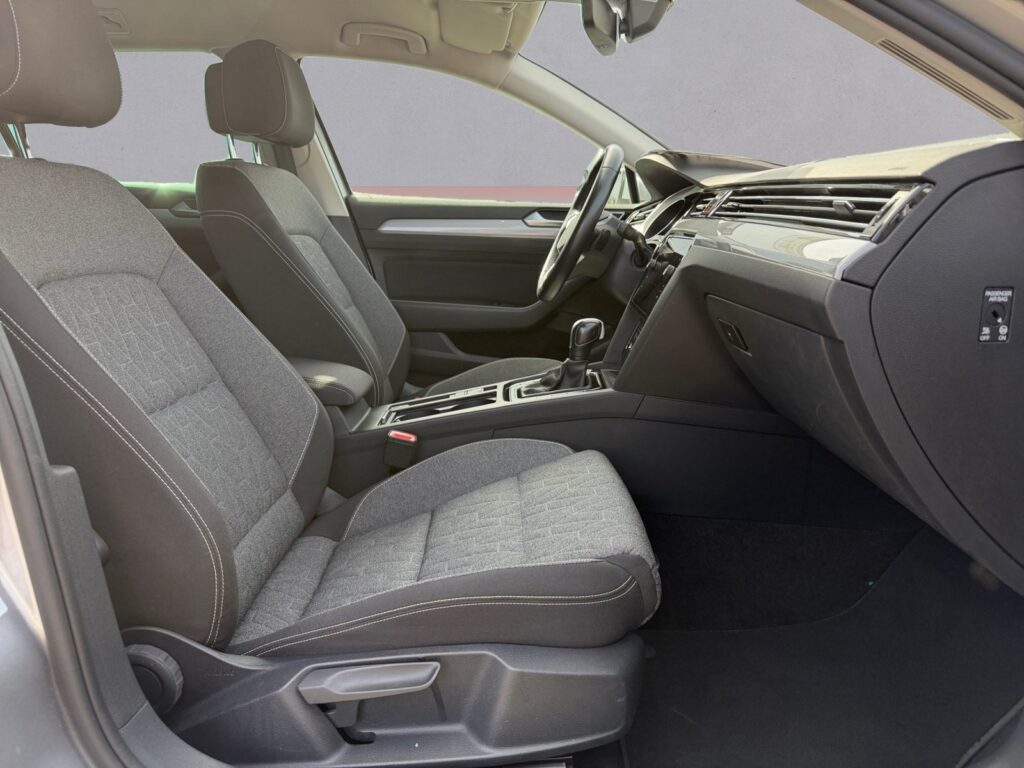 VW Passat Variant Exposé-Bild 14