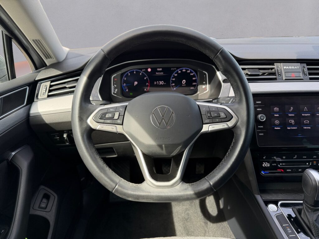 VW Passat Variant Exposé-Bild 12