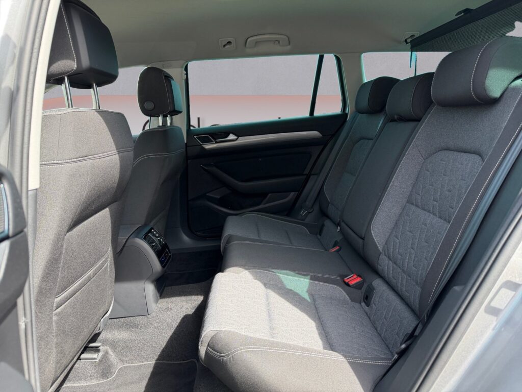 VW Passat Variant Exposé-Bild 13