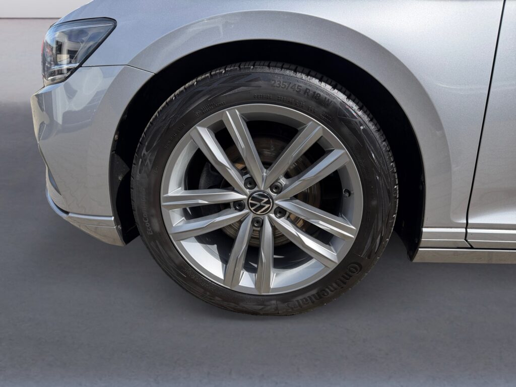 VW Passat Variant Exposé-Bild 14