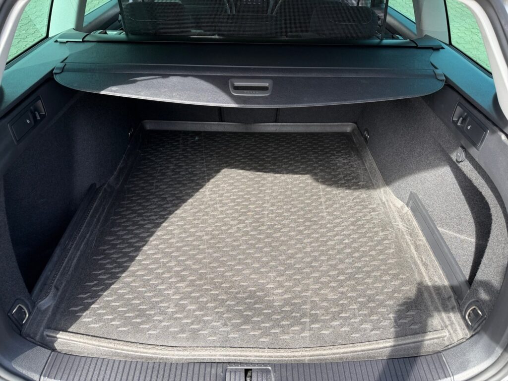 VW Passat Variant Exposé-Bild 16