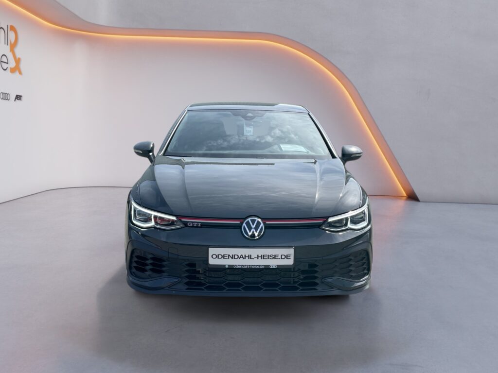 VW Golf Exposé-Bild 8