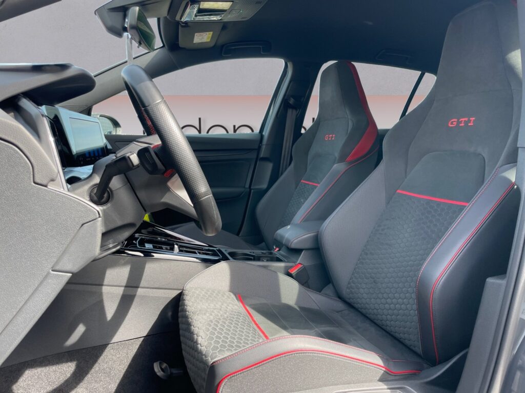 VW Golf Exposé-Bild 9