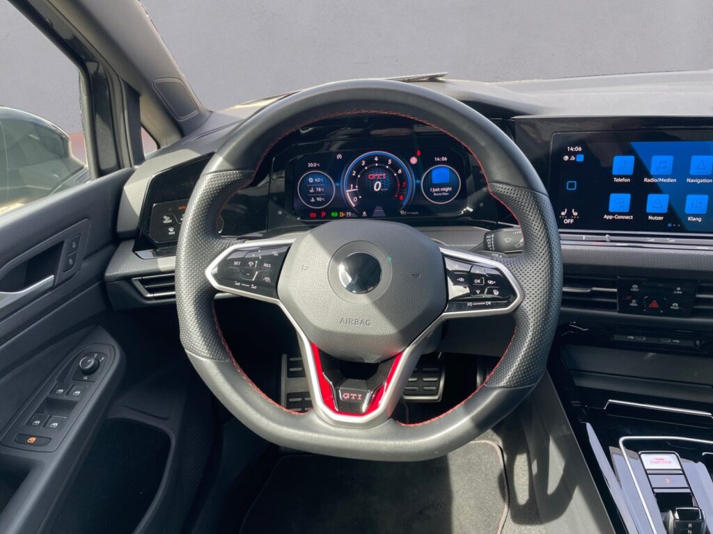 VW Golf Exposé-Bild 12