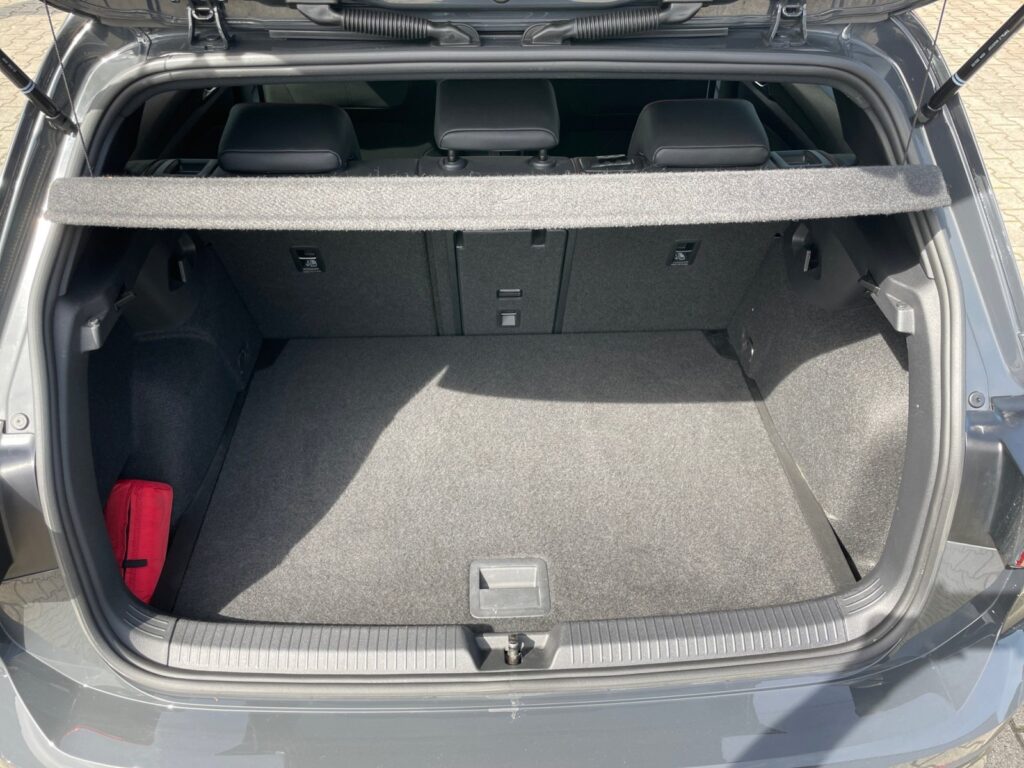 VW Golf Exposé-Bild 16