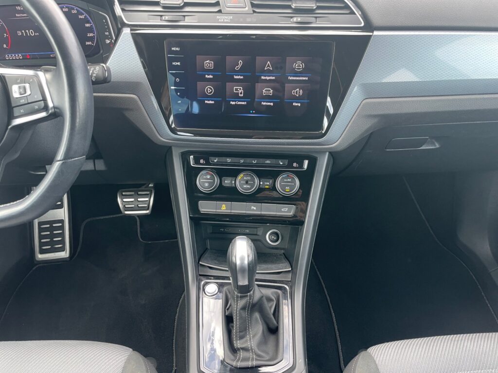 VW Touran Exposé-Bild 11