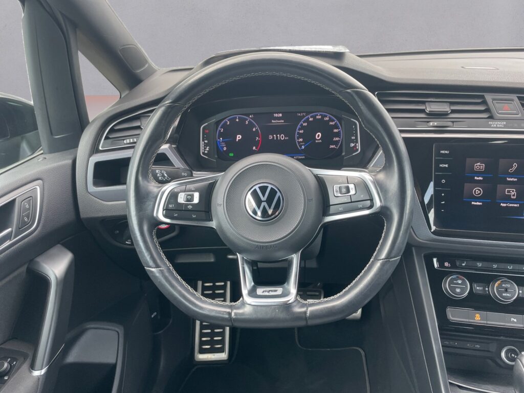 VW Touran Exposé-Bild 12
