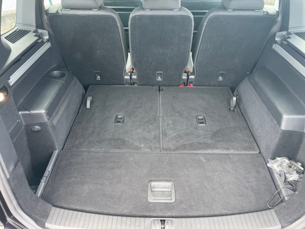 VW Touran Exposé-Bild 16