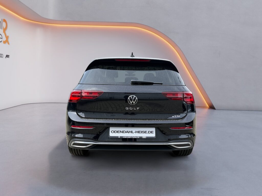 VW Golf Exposé-Bild 4