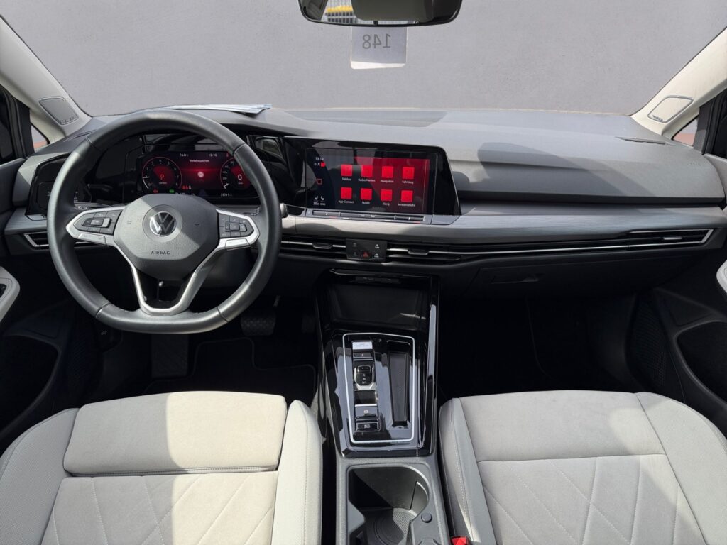 VW Golf Exposé-Bild 10