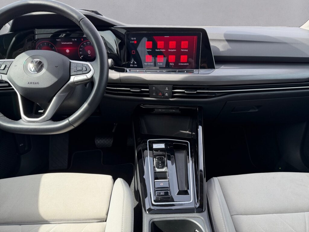 VW Golf Exposé-Bild 11