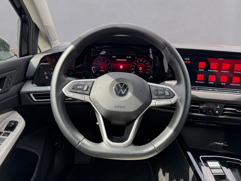 VW Golf Exposé-Bild 12