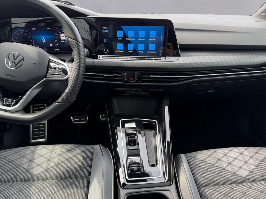 VW Golf Exposé-Bild 11