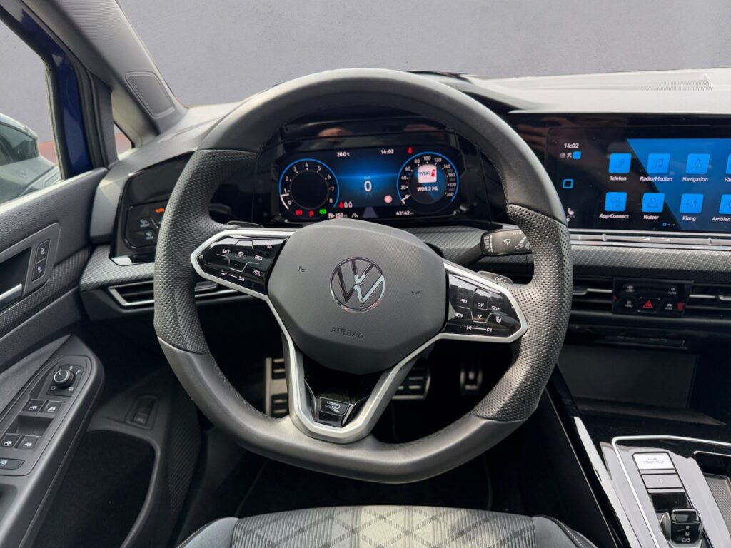 VW Golf Exposé-Bild 12