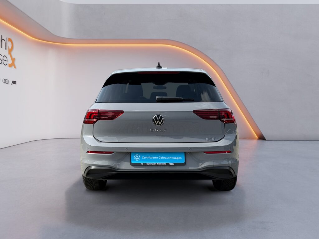 VW Golf Exposé-Bild 4