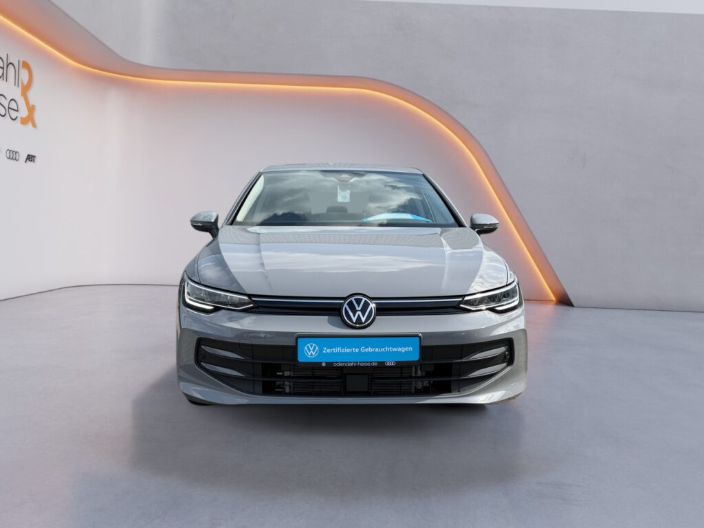 VW Golf Exposé-Bild 8