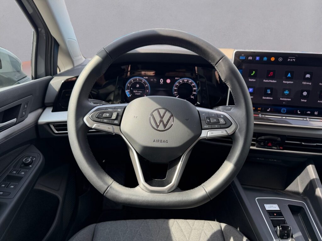 VW Golf Exposé-Bild 12