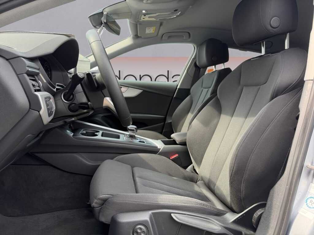 Audi A4 Exposé-Bild 9