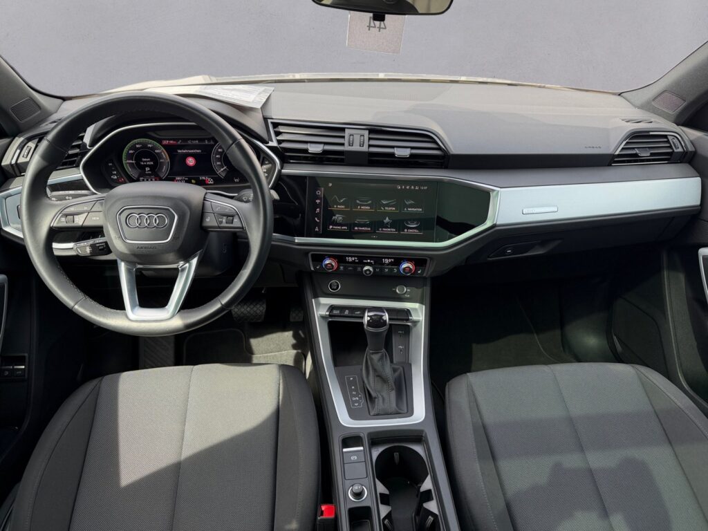 Audi Q3 Exposé-Bild 10
