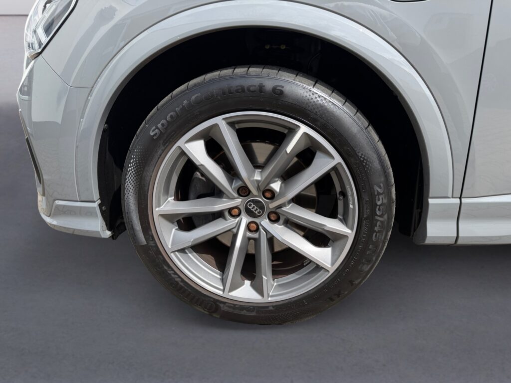 Audi Q3 Exposé-Bild 14