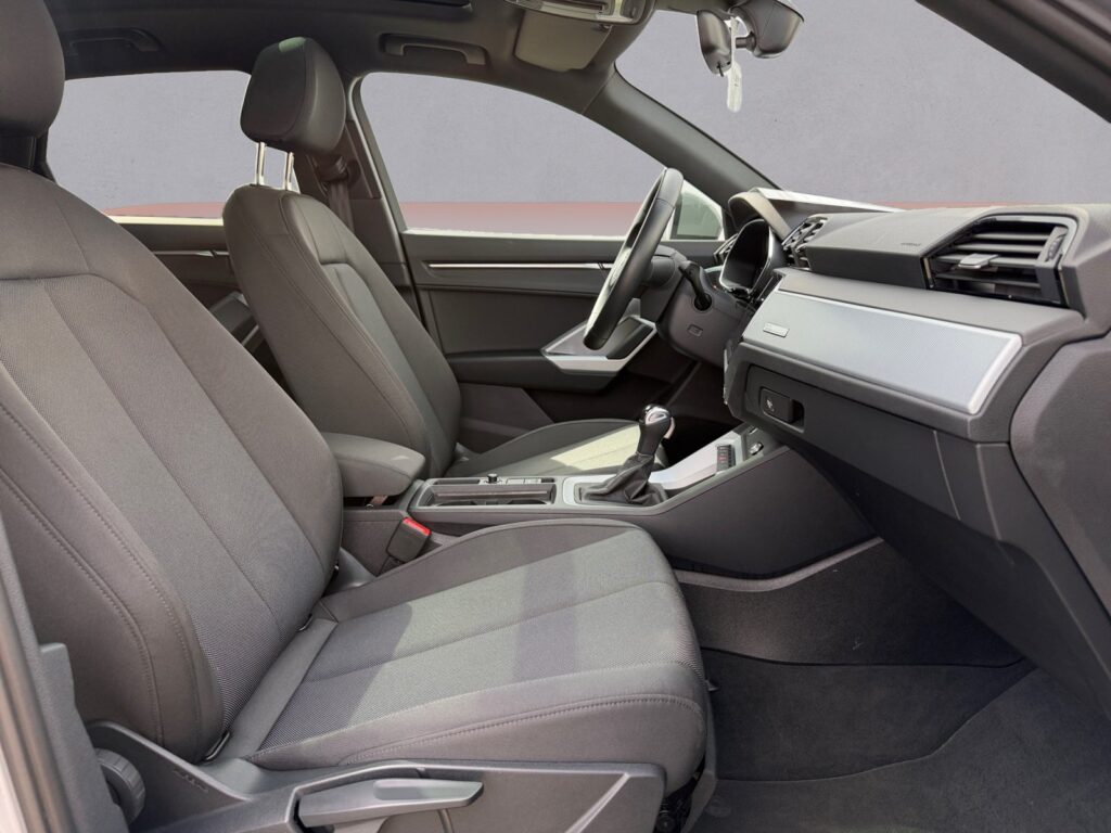 Audi Q3 Exposé-Bild 15
