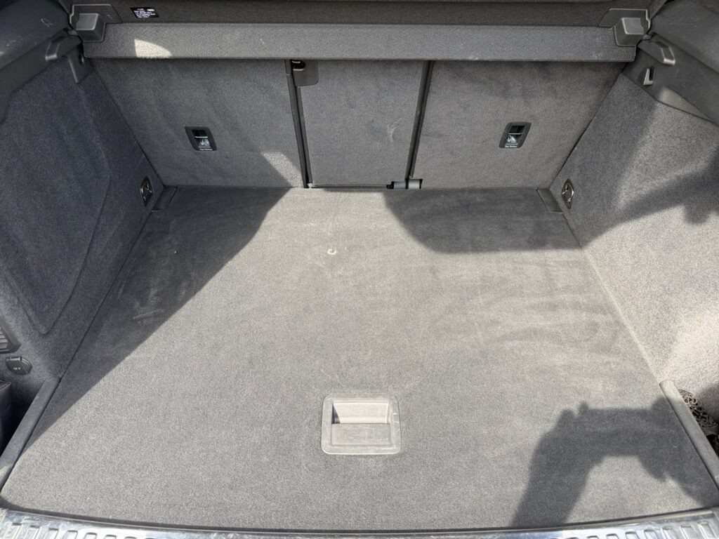 Audi Q3 Exposé-Bild 17