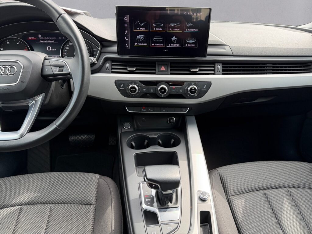 Audi A4 Exposé-Bild 11