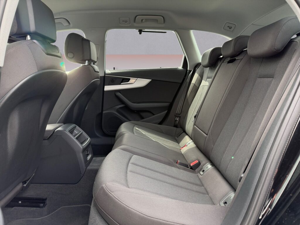 Audi A4 Exposé-Bild 13